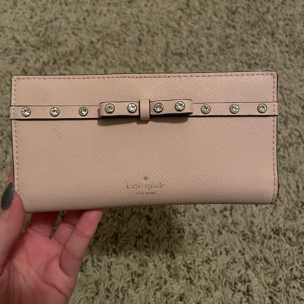 Kate Spade Pink Wallet Sleek Design Smooth Leather